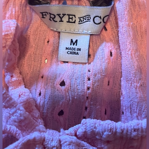 Frye and Co. Peachy Eyelet Top Short Sleeves Pullover Tie Front Closure Size Med - Picture 4 of 5